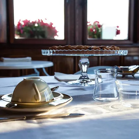 Castello Mellana Couette-café 4*