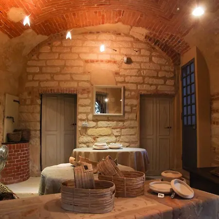 Castello Mellana Couette-café