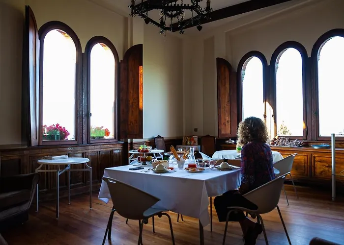 Castello Mellana Bed & Breakfast 4*